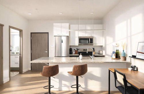 Fifth Ward Apartment | Charming Walker`s Point Apt with Balcony | Sleeps 4