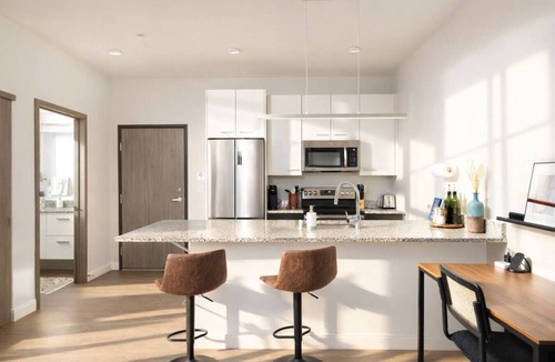 Fifth Ward Apartment | Charming Walker`s Point Apt with Balcony | Sleeps 4