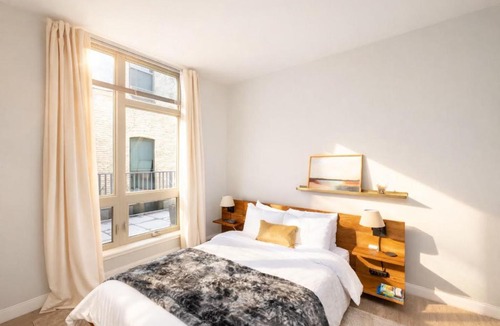 Fifth Ward Apartment | Charming Walker's Point Apt with Balcony - Sleeps 4