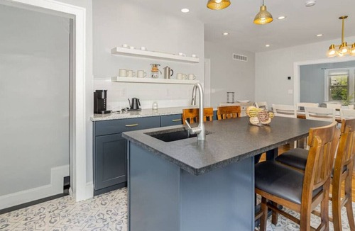 Roselawn Finance House | Charming, warm, inviting house