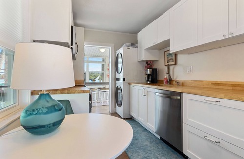 Independence Square House | Charming WATERFRONT 2-bedroom house close to all Indian Rocks Beach has to offer