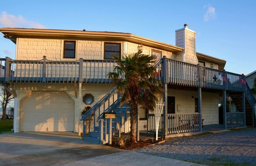 Currituck County House | Charming Water Front Cottage at the Outer Banks with private dock