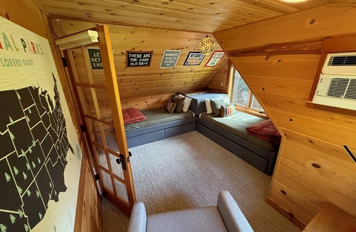 McKenzie Bridge Cabin | Charming Waterfront Cabin in McKenzie Bridge with WiFi, AC