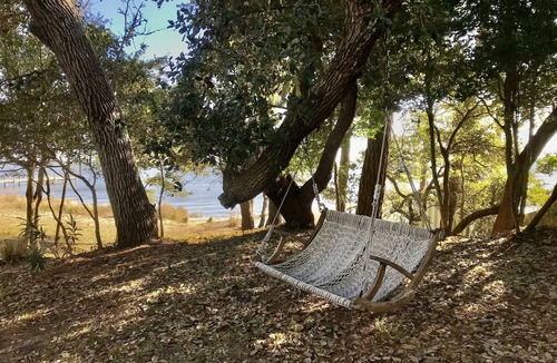 Point Harbor Apartment | Charming Waterfront Studio w/Private Sandy Beach