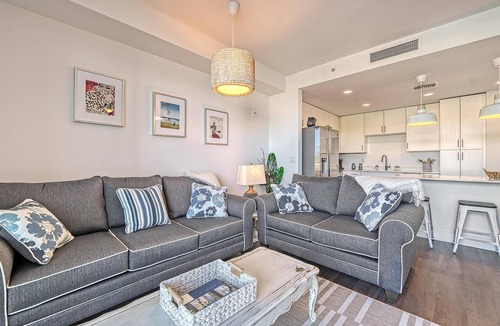 North Trail Condo | Charming Waterfront 1/1.5 Beautiful Sunsets at the Strand!