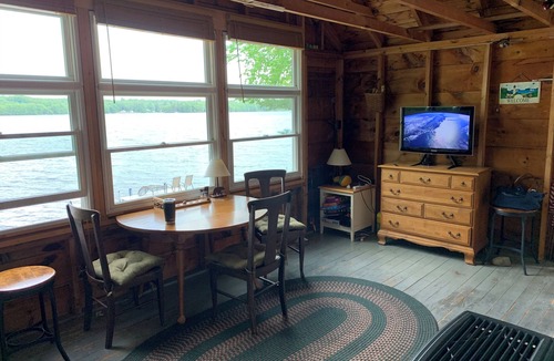 Winthrop Cottage | Charming waterfront 1-bedroom cottage in peaceful Winthrop perfect for getaway