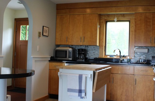 Lagoon Heights House | Charming Waterfront 2-bedroom house in beautiful Vineyard Haven