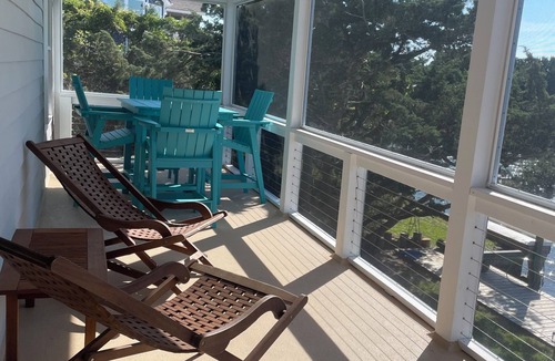 Ocracoke Apartment | Charming Waterfront 2-bedroom apartment in enchanting Ocracoke W Dock & kayaks.