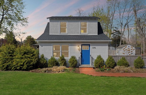 Town of Southold Town House | Charming waterfront, 3-bedroom house on Goose Creek in welcoming Southold