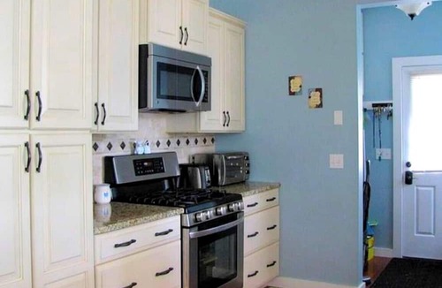 Northwest Harwinton Cottage | Charming Waterfront Cottage Rental near Topsmead State Forest, Connecticut