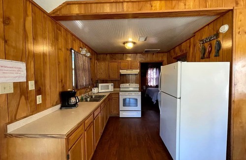 Zwolle Cabin | Charming Waterfront Cabin with Private Stocked Pond near Zwolle, Louisiana