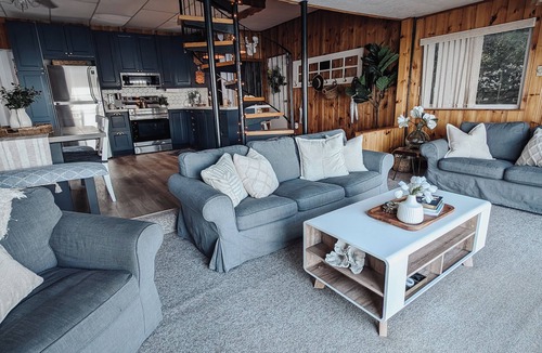 Rama Cottage | Charming waterfront cottage. Lake Couchiching Casino Rama/ski resorts.
