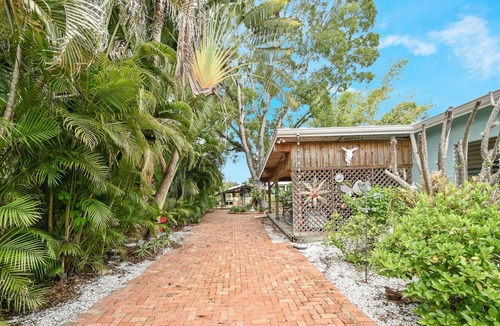 East Naples Apartment | Charming Waterfront Efficiency- only 2 miles to Olde Naples!