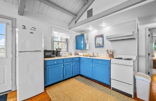 Eastham Cottage | Charming Waterfront Escape Along the Cove