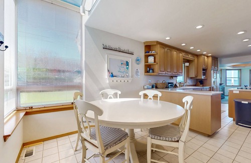 Greenbank House | Charming waterfront home in Greenbank with direct beach access