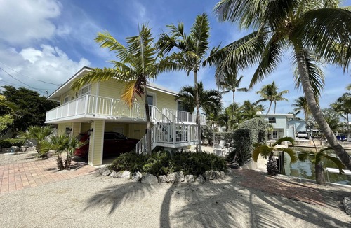 Islamorada House | CHARMING WATERFRONT OCEANSIDE CANAL HOME-LARGE PROTECTED DOCKAGE-WiFi-SMART TVs.