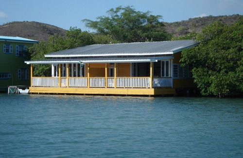 La Parguera House | Charming waterfront beach house in La Parguera, private parking and boat parking