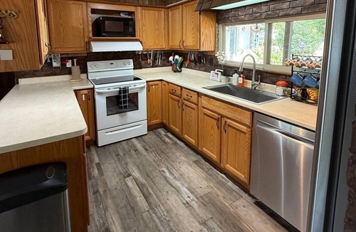Havelock-Belmont-Methuen Cottage | Charming waterfront retreat nestled on the serene shores of Oak Lake.