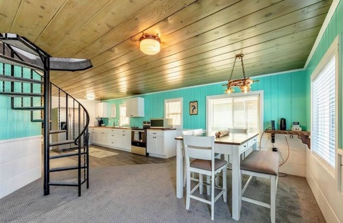 Bayview House | Charming waterfront retreat with boat dock