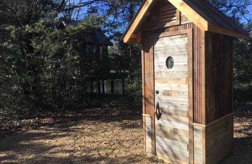 Elmo Cabin | Charming Waterfront Treehouse in Kaufman Texas
