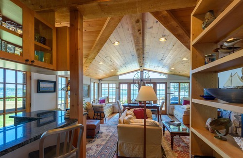 Lagoon Heights Cottage | Charming waterfront home in prime Oak Bluffs!