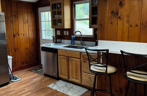 Laconia House | Charming waterfront getaway on Lake Winnisquam!