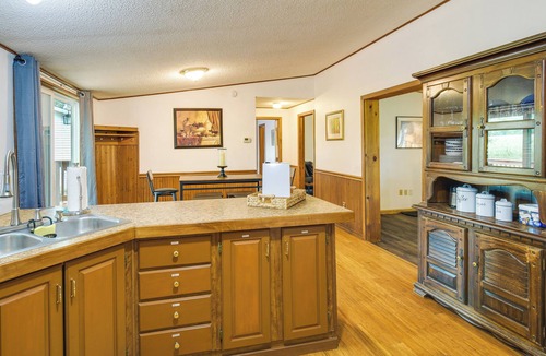 Town of Reading House | Charming Watkins Glen Home w/Deck & Yard!