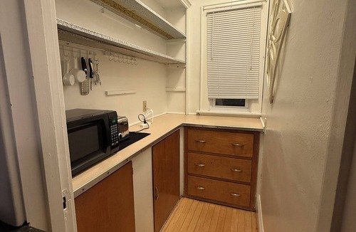 West Allis House | “Charming West Allis Stay 3BR Quiet Block, Close to It All!”