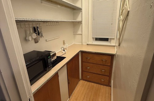 West Allis House | “Charming West Allis Stay 3BR Quiet Block, Close to It All!”