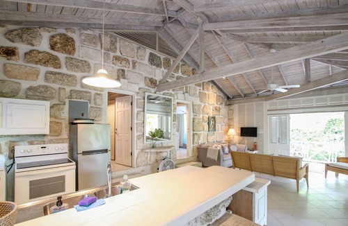 The Garden House | Charming West Coast Cottage Near Beach