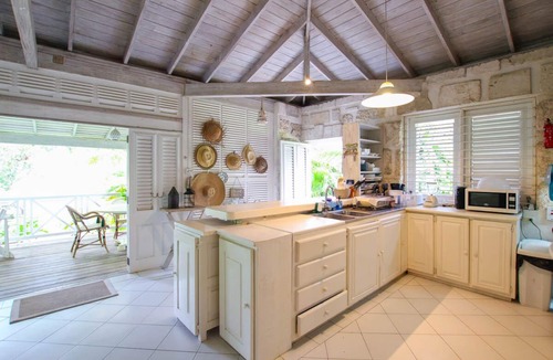 The Garden House | Charming West Coast Cottage Near Beach