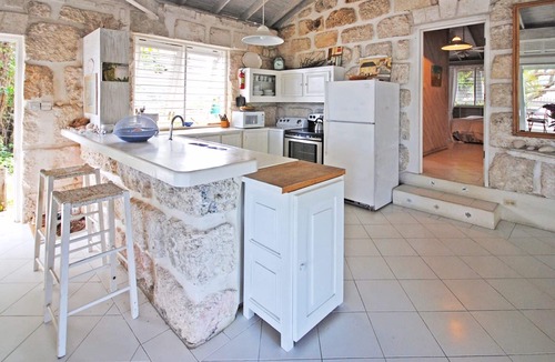 The Garden House | Charming West Coast Cottage Near Beach