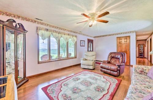 Williamstown House | Charming Williamstown Retreat w/Private Yard