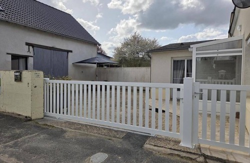 Sambin Cottage | Charming Winemaker's House in Castle Heartland, Terrace and Modern Comfort
