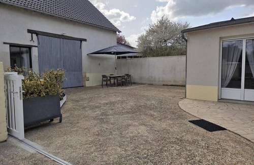 Sambin Cottage | Charming Winemaker's House in Castle Heartland, Terrace and Modern Comfort