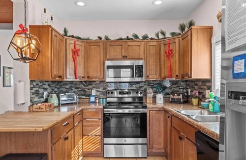 Baraboo House | Charming Wisconsin Dells, Devil’s Lake, & Circus World Retreat!