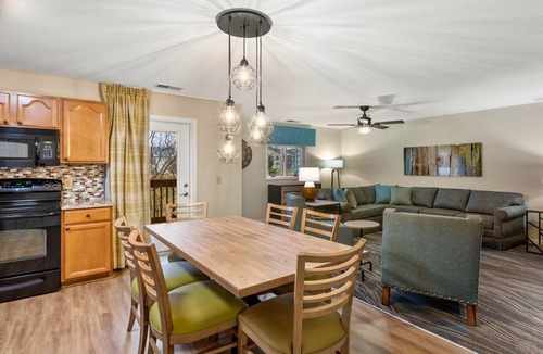 McGaheysville Villa | Charming Woodstone Meadows Villa @ Massanutten with Jetted tub & fireplace
