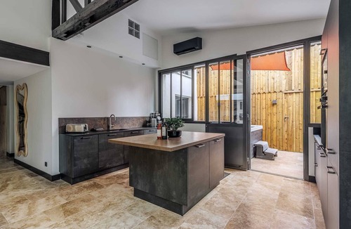 Branne House | Charming workshop with jacuzzi near St-Emilion