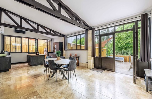 Branne House | Charming workshop with jacuzzi near St-Emilion