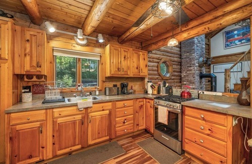 East Wakefield Cabin | Charming year round lake view cabin!