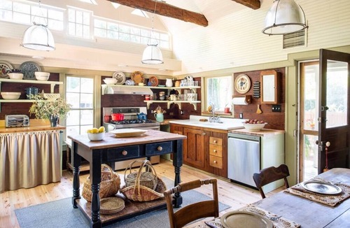 Pittsboro House | Charmingly Restored Antique Farmhouse on 7 Acres