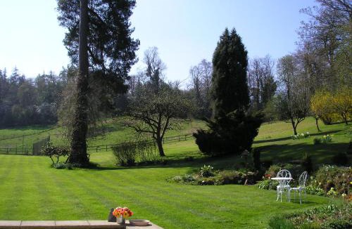Dorking Bed & Breakfast | Chart House Bed and Breakfast