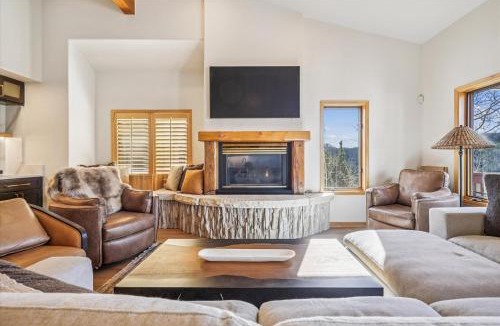 Baldy Mountain House | Charter Ridge 22 Great Views, Private Hot Tub!