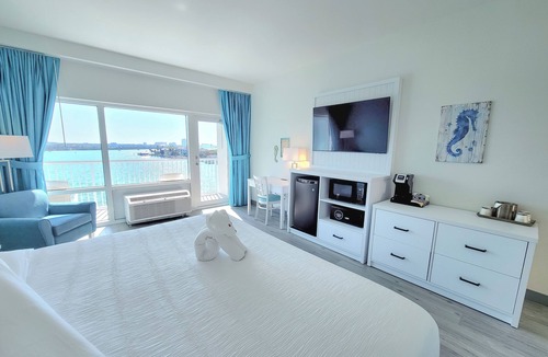 Clearwater Beach Hotel | ChartHouse Clearwater Beach Marina Hotel