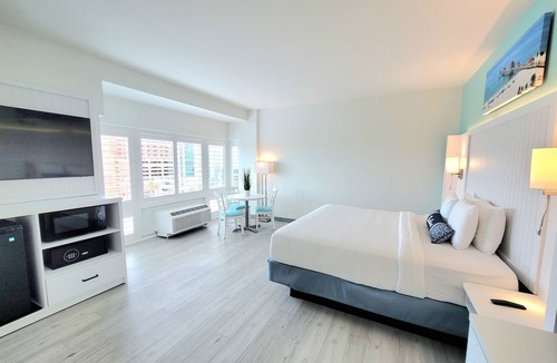 Clearwater Beach Hotel | ChartHouse Clearwater Beach Marina Hotel