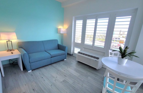 Clearwater Beach Hotel | ChartHouse Clearwater Beach Marina Hotel