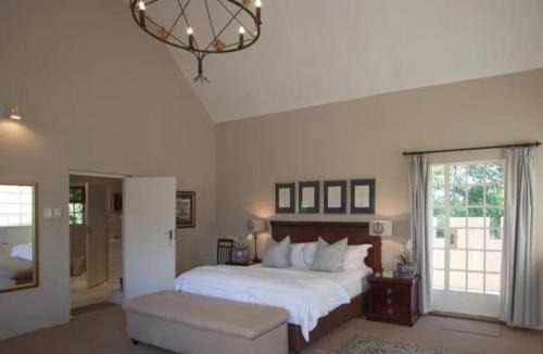 Greater Johannesburg Metropolitan Area Hotel | Chartwell Castle & Guest House