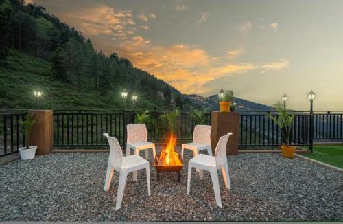 Kufri Apartment | Charvi Regency I Vacations I Conference I Mice I Family Events I Open Air Terrace I Sky Bonfire I Wooden Rooms With Pvt Balconies I Charvi Retreat by Exotic Stays