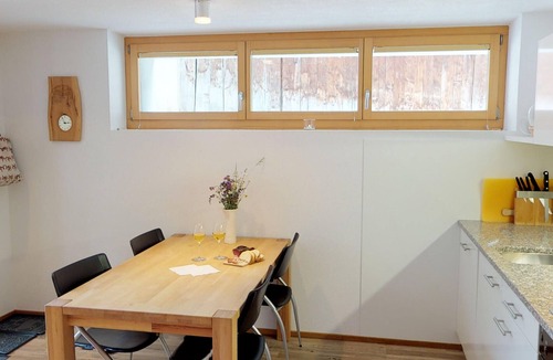 Tschlin Apartment | Chasa Samalgors: Modern and family-friendly 3-room apartment in the idyllic mountain village of Tschlin