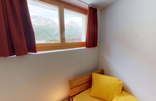 Tschlin Apartment | Chasa Samalgors: Modern and family-friendly 3-room apartment in the idyllic mountain village of Tschlin